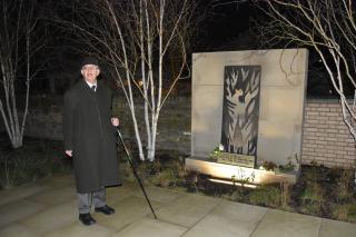 Chairman of the board of trustees of Velehrad London Antonín Stáně at the monument to Jan Palach sculpted by František Bělský      Deputy Czech Ambassador Jan Brunner during his speech      The photographer Markéta Luskačová      The guests of the ceremony to commemorate Jan Palach on 19 January 2017 