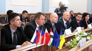Cesta velvyslanců zemí Visegrádské skupiny do oblastí západní Ukrajiny