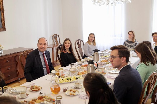 Budoucí diplomaté navštívili české velvyslanectví ve Vídni