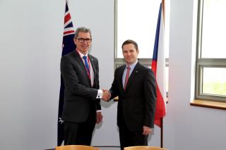 Podpis Memoranda o Pilotním programu práce a dovolené pro mládež (2) (Foto: DFAT) 