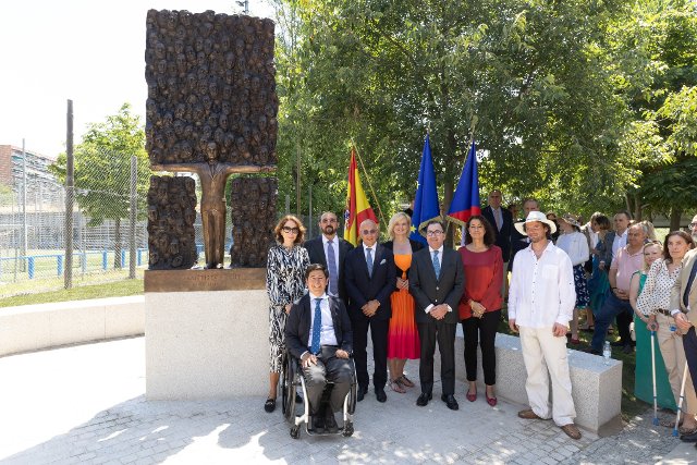 Slavnostní inaugurace monumentu na počest Suchého