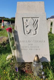 Hrob na hřbitově St. Mary´s Cemetery v Tauntonu navštíven 15. října 2020