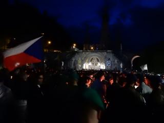       Devant la basilique. 