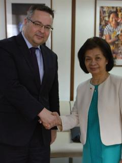 CZECH DEPUTY MINISTER MARTIN TLAPA MEETING LAURA DEL ROSARIO, UNDERSECRETARY OF FOREIGN AFFAIRS OF THE PHIILIPPINES FOR ECONOMY AND ACTING FOREIGN SECRETARY
