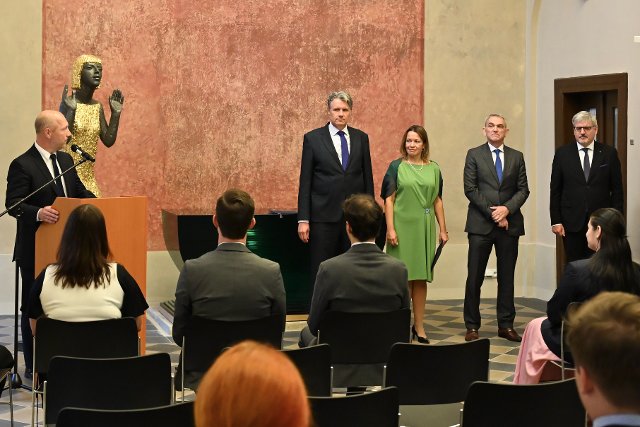 Diplomatická akademie MZV přivítala nový ročník a ocenila absolventy