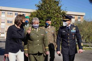 L´Ambasciatore della Repubblica Ceca a Roma Hana Hubáčková e Gen. Zuzana Kročová accompagnate dal Gen. Enrico Degni e Colonnello Stefano Lo Storto al Centro di Eccellenza per Modelling & Simulation della NATO