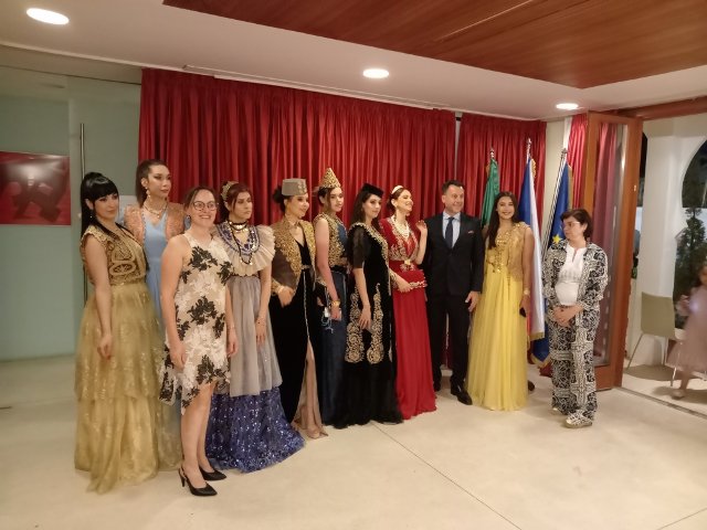 Défilé de robes traditionnelles algériennes 3.6.2025