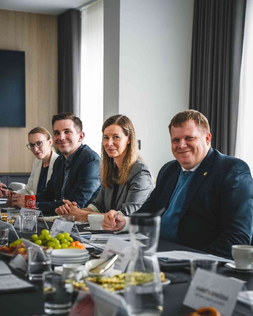 Foto z jednání saské ministryně Reginy Kraushaar s náměstkem ministra životního prostředí Pavlem Jandou