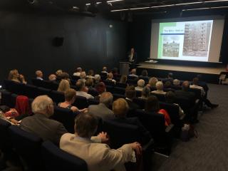 N. Rees během prezentace "The Czech Connection"