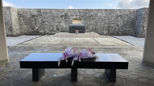 The monument to the victims of World War II in Peace Memorial Park.