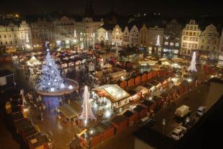 プルゼンのクリスマス市(チェコ政府観光局提供)