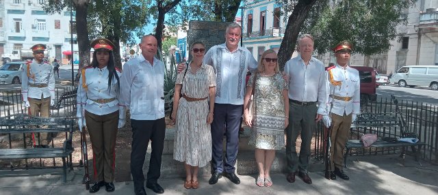 Embajador Kubánek con los embajadores