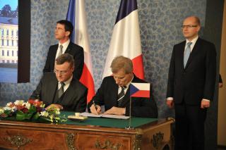 Signature de l'Accord sur la coopération entre ANDRA et SÚRAO; Monsieur Pierre-Marie Abadie, Directeur général d'ANDRA et Monsieur Jiří Slovák, directeur de SÚRAO.