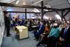 Ministr Petříček se setkal s výzkumníky z Akademie věd a ČVUT, vyzkoušel si i práci v azylovém domě