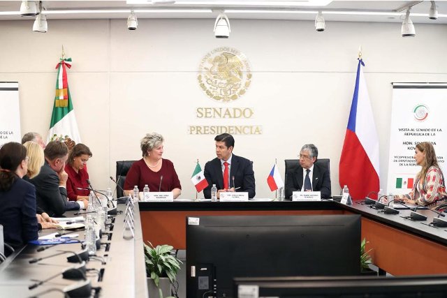 La reunión en el Senado mexicano