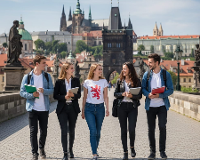 Cursos de lengua checa y becas para compatriotas y bohemistas en 2026
