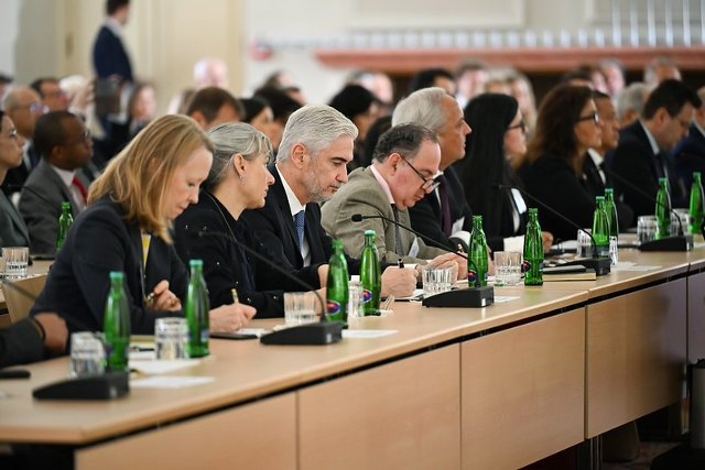 En la conferencia participaron embajadores y miembros del cuerpo diplomático