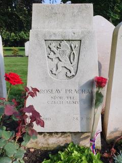​Hrob na hřbitově Edinburgh Corstorphine Cemetery navštíven 12. srpna 2020