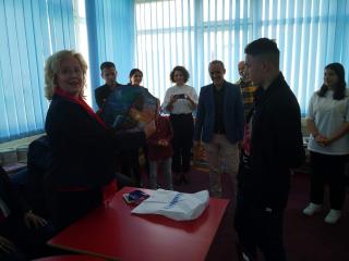Head of the Czech Embassy visited Selman Riza School in Fushë Kosova