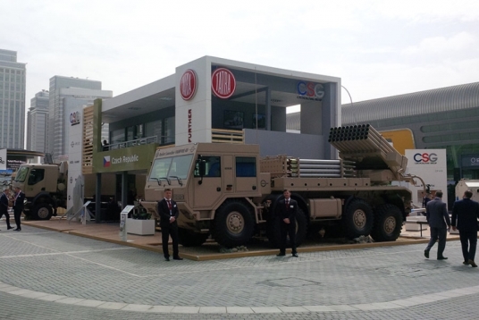 Tatra Force 8x8 s nástavbou RM-70 Vampire 4D s odpalovacím zařízením GRAD 122 mm