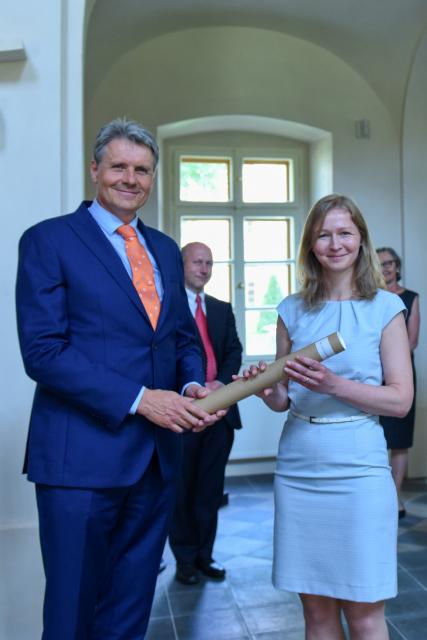Diplomatická akademie Ministerstva zahraničních věcí má osm nových absolventů