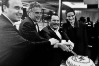 Ministr pro digitální správu, velvyslanec a místopředsedové komory rozkrojili novoroční koláč