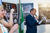 Velvyslanec vyzývá k cinkání / Ambassador calls for clinking / Ambassadeur appelle à tinter