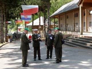       Dans le camp militaire. 