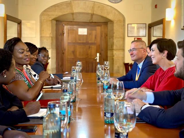 Reunión con la presidente de la Asamblea Nacional del Parlamento de Malawi, Catherine Gotani Hara 