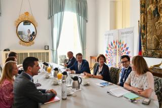 Juniorní náměstkyně ministra zahraničních věcí USA pro západní Evropu a EU Molly Montgomery navštívila dne 20. července 2022 Prahu