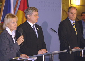 Finanzminister Tlusty und Steinbrück bei der Pressekonferenz