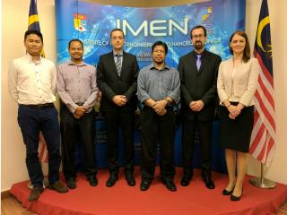  Ředitel Prof. Dato´ Majlis a zástupci Institute of Microengineering and Nanoelectrics - prestižního centra University Kebangsaan Malaysia 