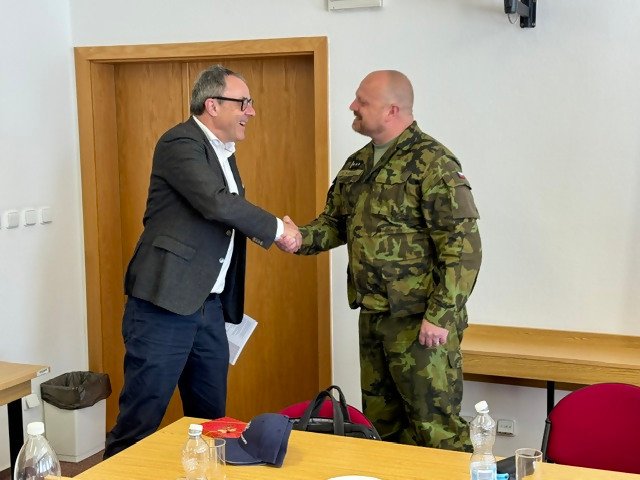 Švýcarsko investuje do ochrany před hrozbami a inspiraci hledá i v Česku
