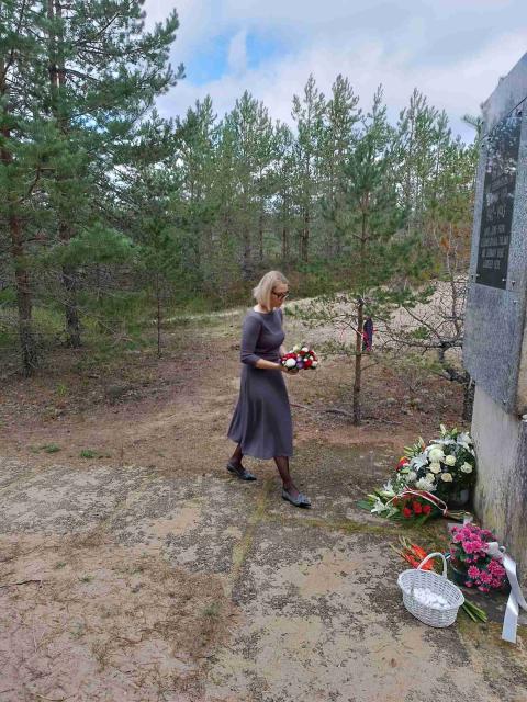 Laying of the flowers in the national colors.