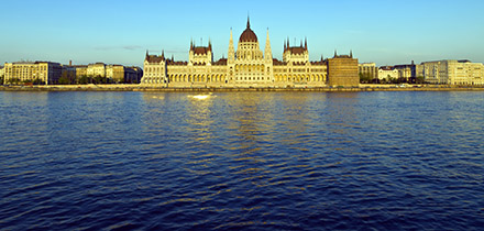 Maďarsko budova parlamentu v Budapešti