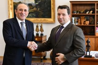 Státní tajemník Stašek přijal velvyslance Chile