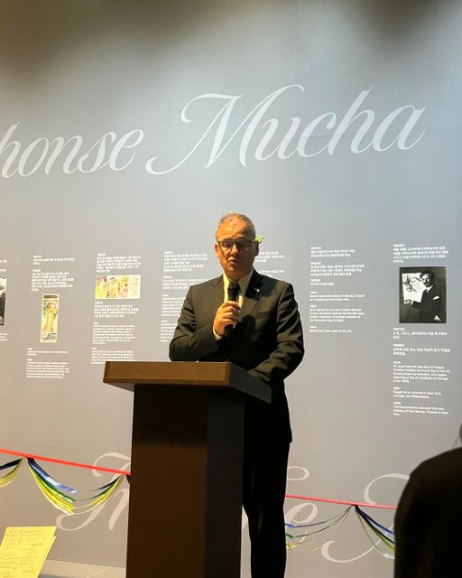 mucha