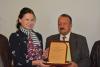 Velvyslankyně převzala ocenění pro ČR / The Ambassador Received Symbol of Appreciation for the Czech Republic