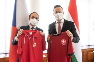 Minister Kulhánek met with his counterpart in Budapest, the main topics were travel and the economy