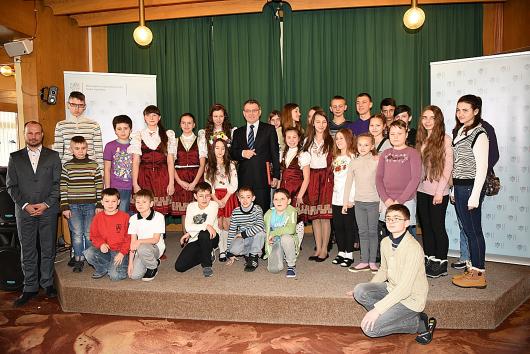 Ministr Zaorálek přivítal ukrajinské děti v ČR