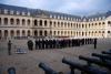 Cérémonie à l’Hôtel national des Invalides / Ceremonie na čestném nádvoří pařížské Invalidovny.