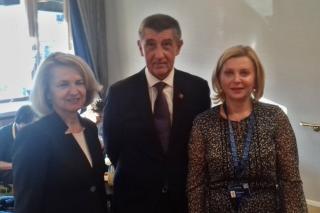 Vlnr: Jolanta Roza Kozlowska, Botschafterin der Republik Polen in Wien, Andrej Babiš und Ivana Červenková, Botschafterin der Tschechischen Republik in Wien