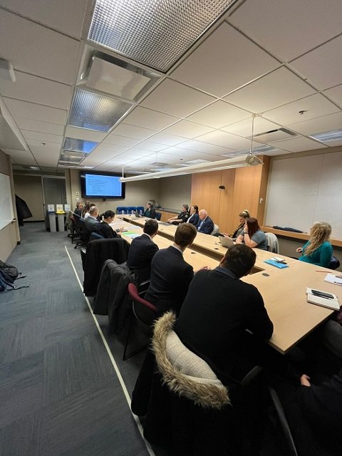 Setkání na radnici města Vancouver s týmem zaměřeným na krizové řízení