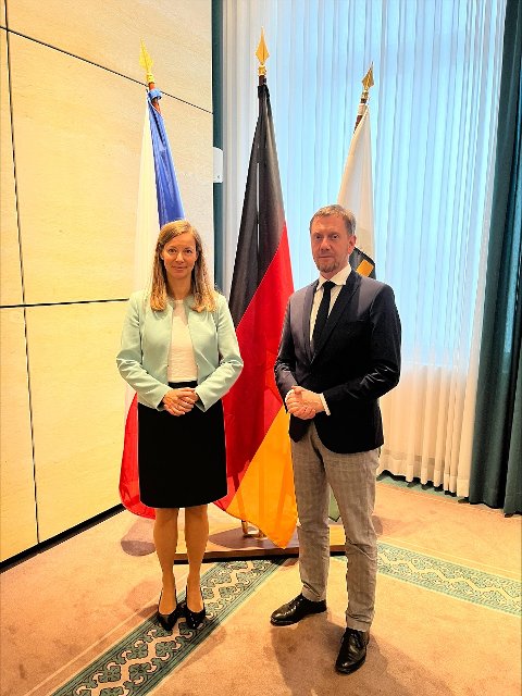 Frau Generalkonsulin Ivona Valhova mit dem sächsischen Ministerpräsidenten Michael Kretschmer