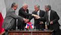 Ministr Karel Schwarzenberg, prezident Václav Klaus, prezident Chile Sebastián Piñera, ministr hospodářství Chile Juan Andrés Fontaine