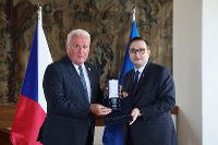 Ministr Lipavský předal Medaile Za zásluhy o diplomacii/ Minister Lipavský Awarded the Medal for Distinguished Contribution to Diplomacy 