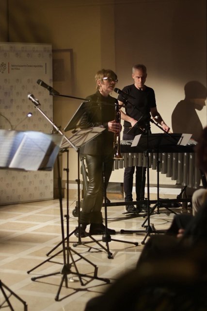 Vzpomínka na oběti holocaustu díky představení "Kufr z Frankfurtu"