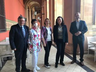 zleva Volkmar Halbleib, býv. viceprezidentka zemského sněmu Inge Aures, poslankyně Annette Karl, mluvčí frakce SPD pro hospodářství a energetiku, vizeprezident zemského sněmu Markus Rinderspacher, mluvčí pro evorpskou politiku