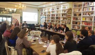 Ambasadori Urban diskutoi rezultatet e Presidencës Çeke të Këshillit të BE-së me diplomatë , akademikë , dhe studentë