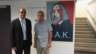 Velvyslanec ČR Jan Sechter se starostou Školského spolku Komenský Karlem Hanzlem 